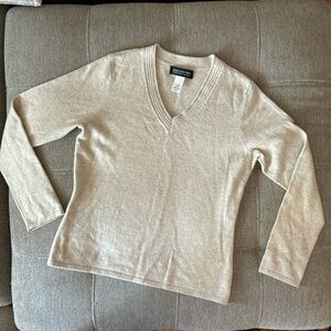100% Cashmere women’s sweater. Beige and grey. Sz S by Jones New York